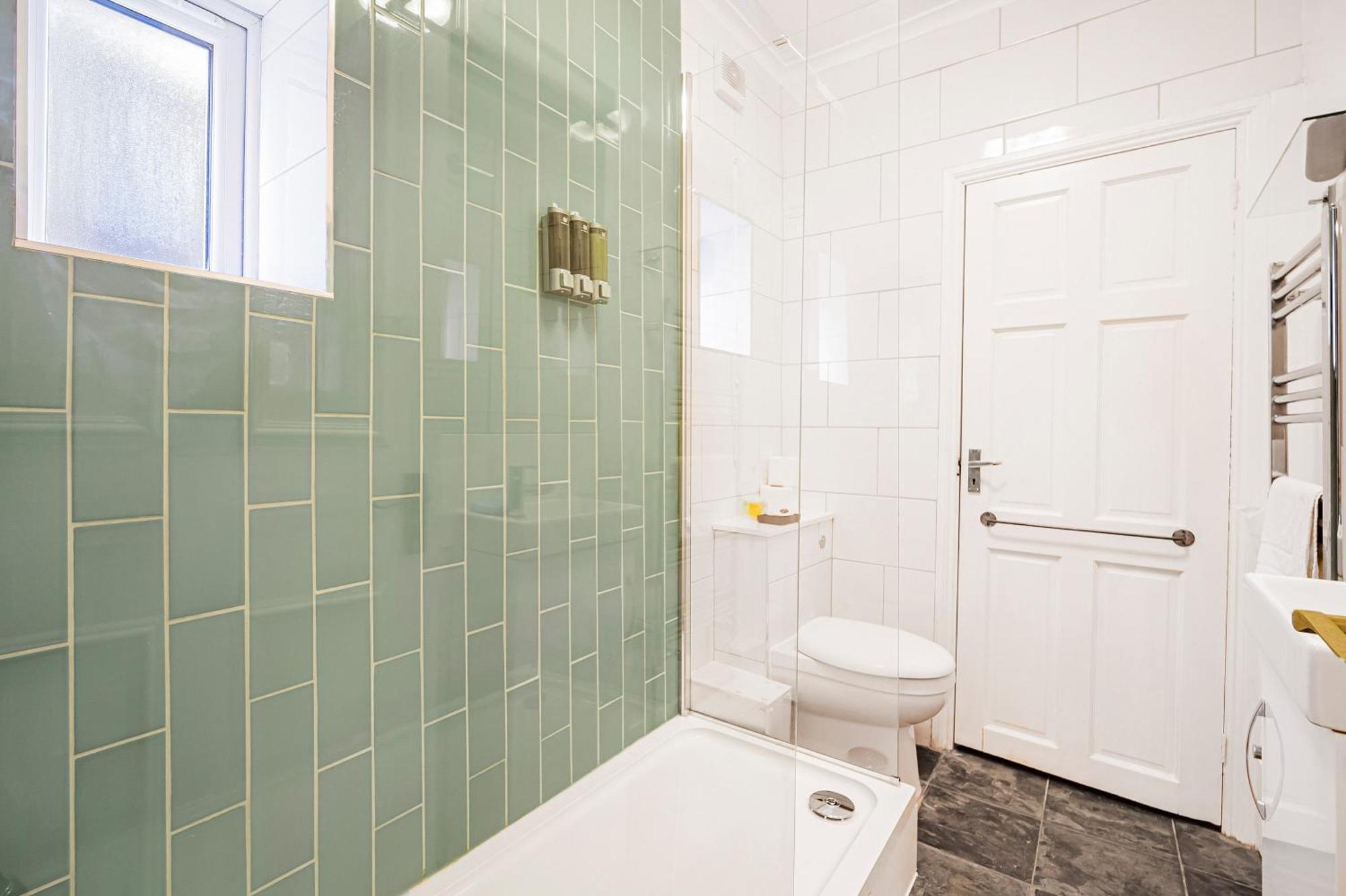 Pass The Keys Private Garden Apartment By Tulse Hill Station Londen Buitenkant foto